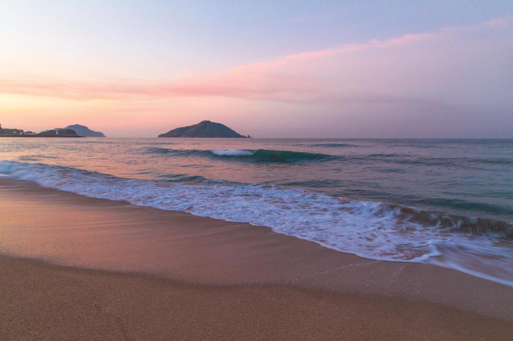 Park Royal Beach Mazatlan Hotel Exterior photo